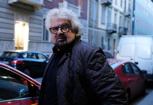 Beppe Grillo non crede alla manifestazione di Milano: «Il razzismo è un falso problema»