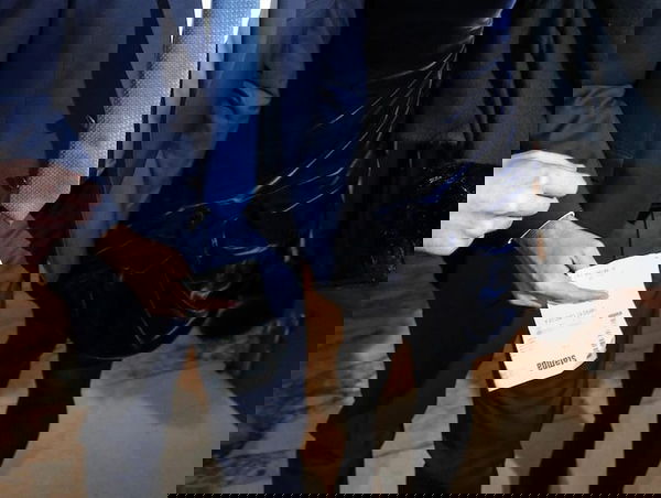 Di Maio e fidanzata al teatro e quel biglietto con su scritto ‘stampa’