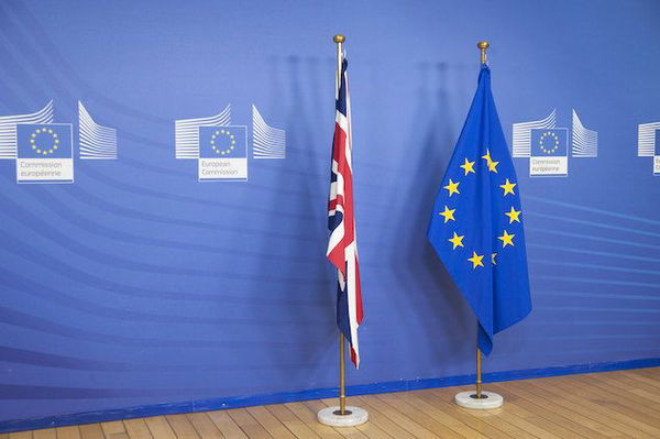 Theresa May e Jean Claude Juncker sono riusciti a chiudere un nuovo accordo su Brexit