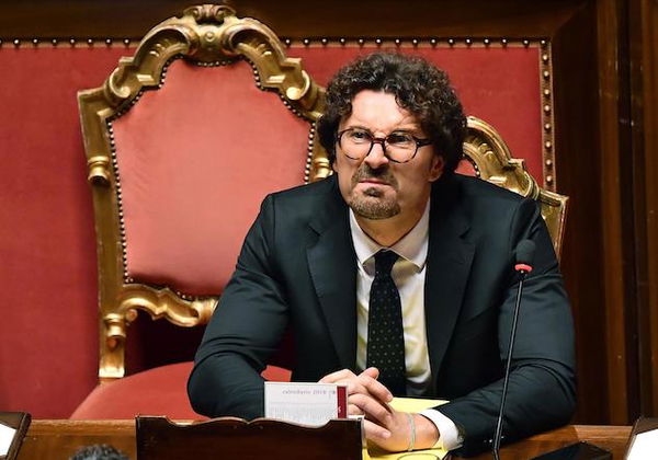 Danilo Toninelli affronterà la mozione di sfiducia: «Ha mentito sulla Tav»