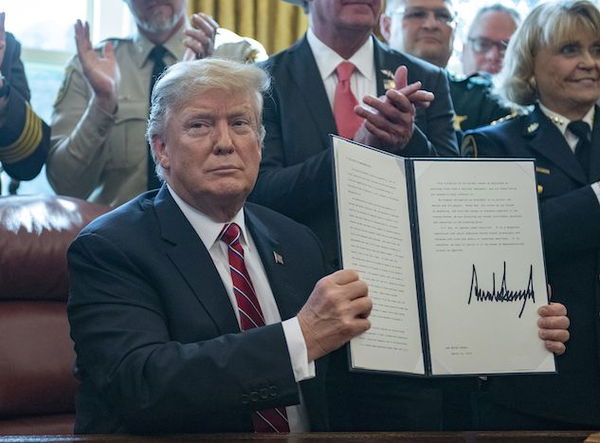 Donald Trump ha esercitato per la prima volta il diritto di veto