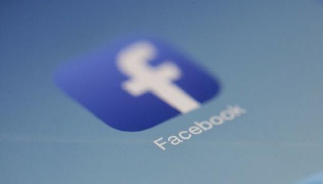 Facebook prende posizione contro i nazionalisti bianchi: vietati i post a contenuto suprematista