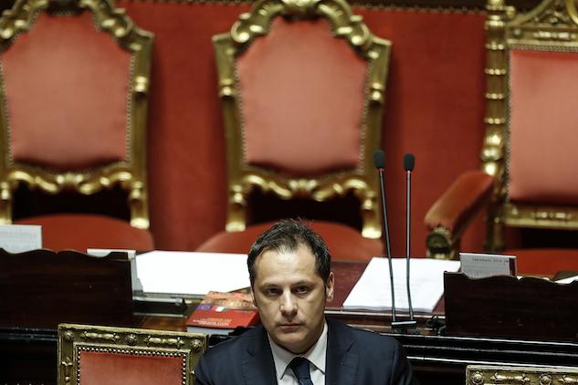 L’M5S va all’attacco sul caso Siri e spuntano 4 domande alla Lega article-post
