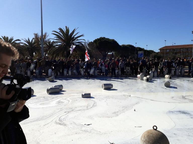Accordo sul latte sardo a 74 centesimi al litro: Salvini lo aveva promesso a un euro, ma solo in campagna elettorale