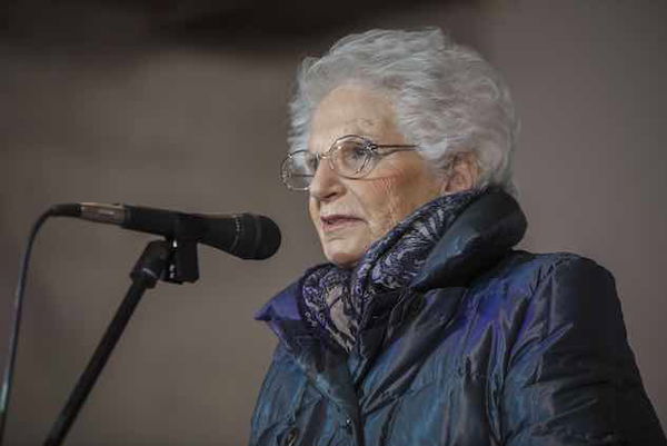 Liliana Segre ancora insultata dai negazionisti: «Vecchia, schifosa e bugiarda»