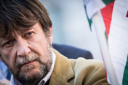 Luca Casarini critica le parole di Salvini: «Sul mercantile non ci sono pirati, ma persone in fuga» article-post