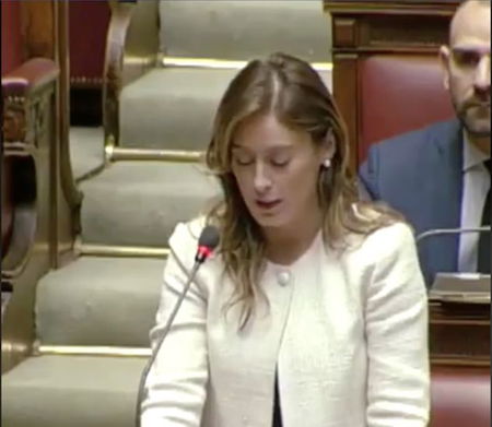 Elena Boschi ricorda commossa le ragazze italiane morte nell’incidente in Spagna tre anni fa: «Chiediamo giustizia» article-post