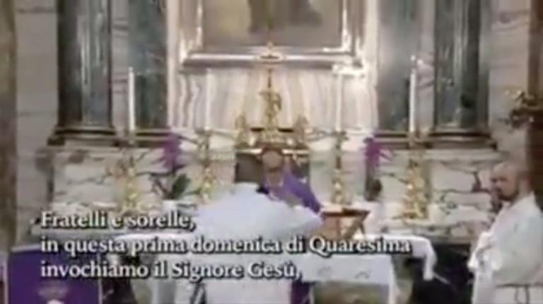 Interrompe la messa di Rete 4 dicendo di essere «Dio sceso in terra» | VIDEO