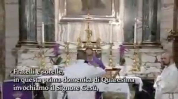 Interrompe la messa di Rete 4 dicendo di essere «Dio sceso in terra» | VIDEO