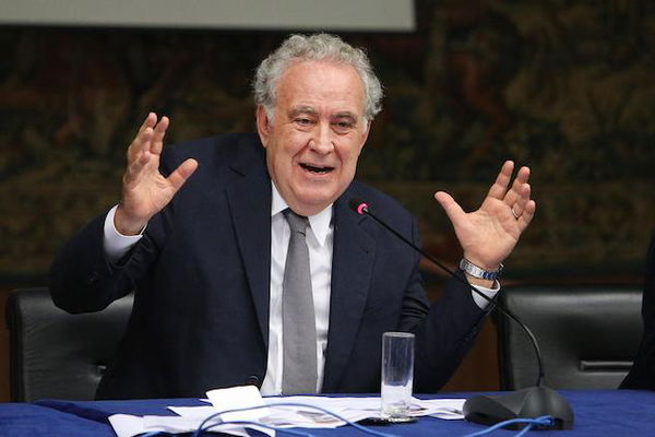 Michele Santoro difende Vauro: «Salvini aizza i suoi contro la satira»