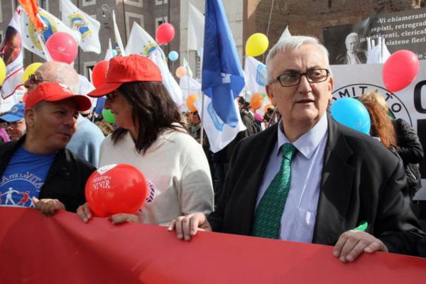 La proposta di legge della Lega: «Chi vuole abortire, trovi subito una famiglia disponibile all’adozione»