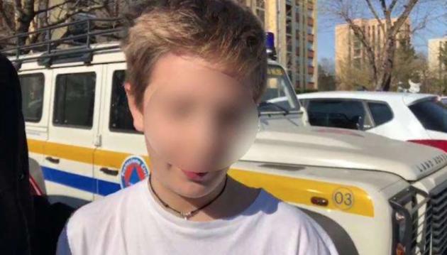 San Donato Milanese, il ragazzino che ha salvato i compagni: «Ho raccolto un telefono e ho chiamato la polizia» article-post