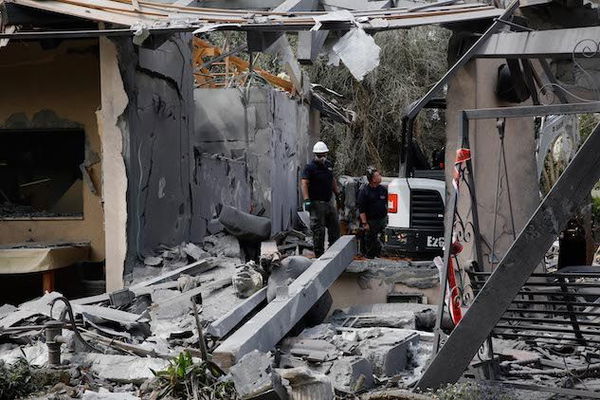 Razzo lanciato da Gaza colpisce una casa, Netanyahu accorcia il viaggio Usa per rientrare