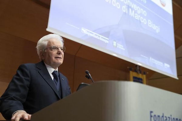 Sergio Mattarella ricorda Marco Biagi : «Ucciso dalle Br perché aveva compreso l’importanza della coesione sociale»