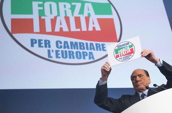 Silvio Berlusconi presenta il logo per le Europee: «Noi ancora indispensabili all’Italia»