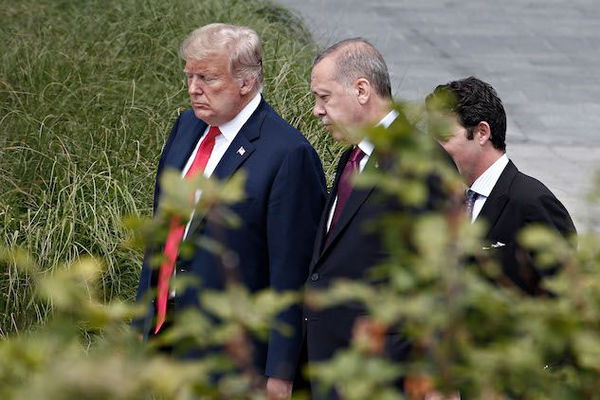 Gli Usa lanciano un ultimatum a Erdogan: «Gravi conseguenze per l’acquisto di missili russi»