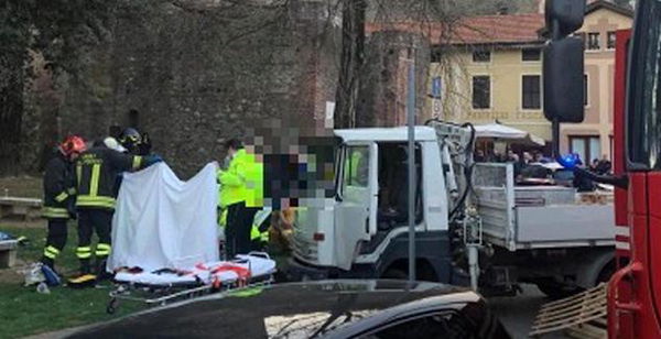 Vicenza, bambino nel passeggino travolto da un camion in fuga