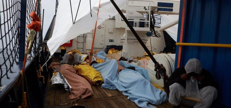 La Alan Kurdi si sta dirigendo verso Lampedusa, ma Salvini la diffida