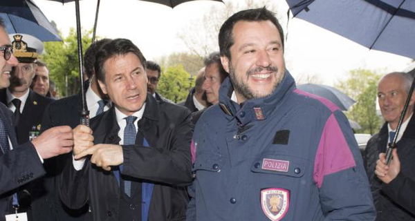La figlia di Salvini crede che suo padre sia il capo della Polizia | VIDEO