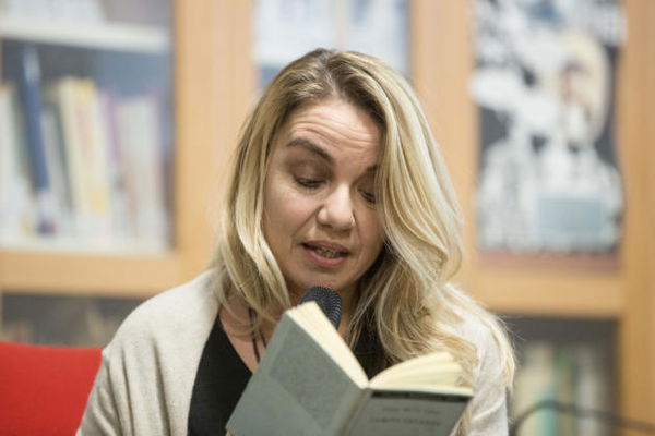 Le critiche e le minacce a Elena Stancanelli perché si è concentrata sul modo di esprimersi di Simone