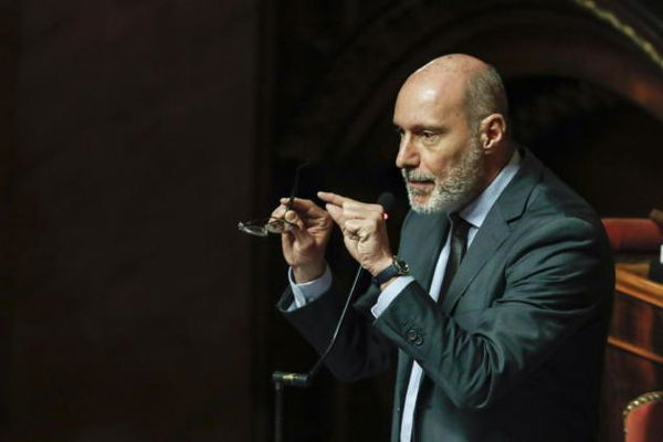 L’ex M5S De Falco «salirà a bordo» della Mare Jonio per salvare i migranti