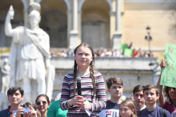 Greta Thunberg in Piazza del Popolo: «La sola cosa di cui abbiamo bisogno è il futuro» | VIDEO