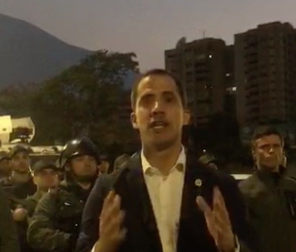 Guaidò libera un oppositore di Maduro insieme ai militari: «L’usurpazione in Venezuela è finita»