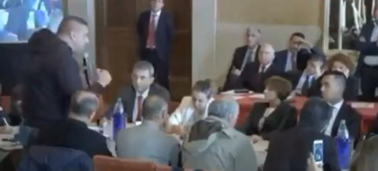 L’ex consigliere M5S di Taranto zittisce Di Maio: «Hai detto solo bugie sull’Ilva». E lui resta in silenzio | VIDEO
