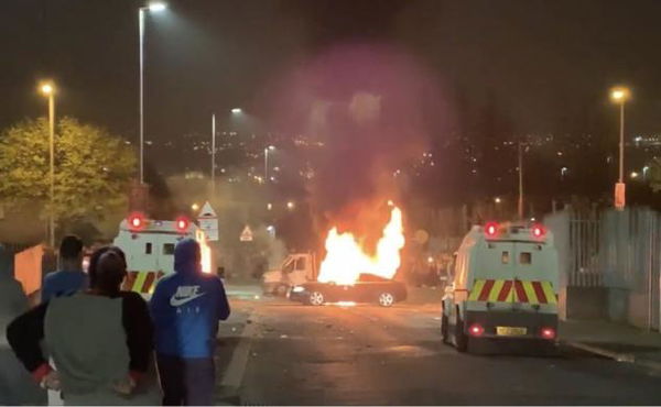 Tornano gli scontri in Irlanda del Nord. Uccisa una giornalista