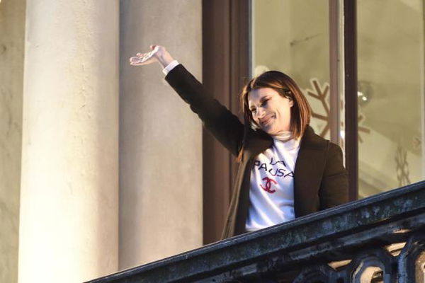 Laura Pausini si sfoga: «A Solarolo rubano i fiori sulla tomba della mia nipotina»