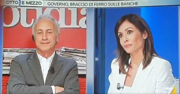 Mara Carfagna chiama Travaglio «leader del M5S», lui non batte ciglio e poi le dà della stupida | VIDEO
