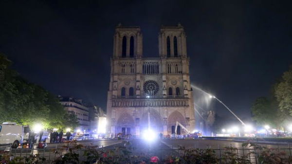 Il miliardario François Pinault donerà 100 milioni per ricostruire Notre Dame