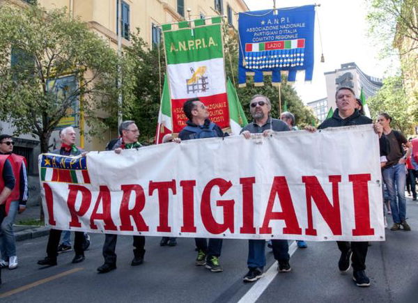 Prato, il ‘telex urgente’ del questore al Viminale: «L’Anpi ci contesta e intona canti partigiani»