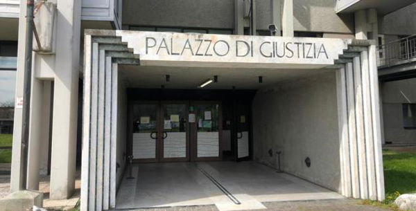 Prato, la donna che aveva una relazione col minore chiede di essere curata