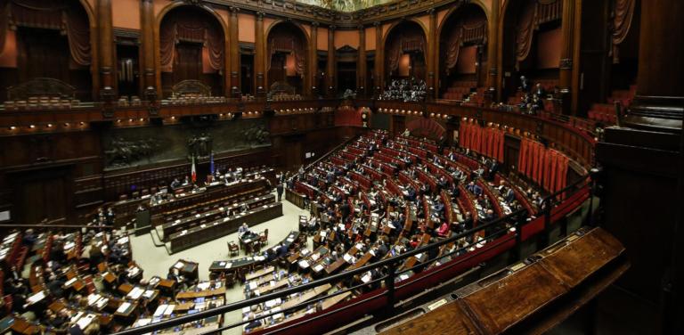 La maggioranza di accorda con le opposizioni e vota l’emendamento unico sul Revenge Porn