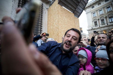Per Salvini, gli ultrà che hanno inneggiato a Mussolini sono «14 idioti che vanno in giro a far casino» article-post