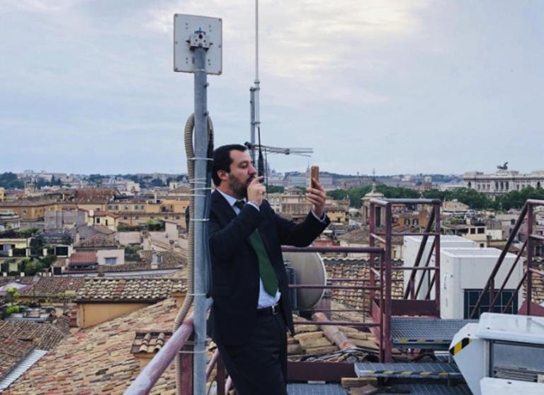 Meno di un anno fa, Salvini diceva «non ci sono buche a Roma»