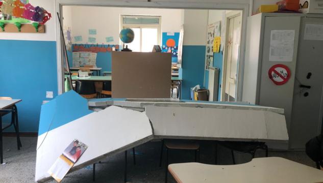Sant'Anastasia, crollo in una scuola