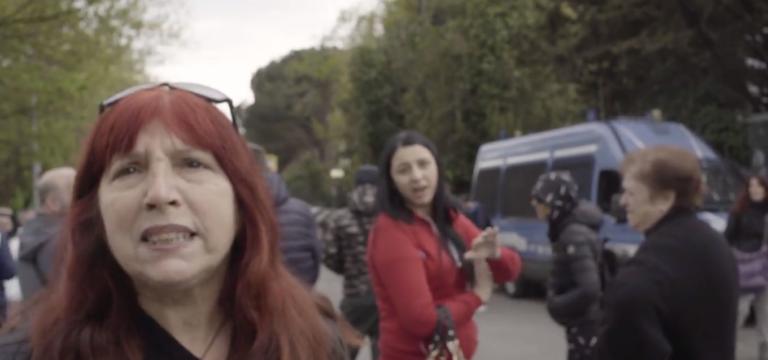 Viaggio a Torre Maura: «Ci dicono che siamo razzisti? Chissenefrega» | VIDEO