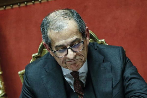 Tria indica la via al governo: «O cresce l’Iva, o si taglia la spesa. E non è colpa dei burocrati di Bruxelles»