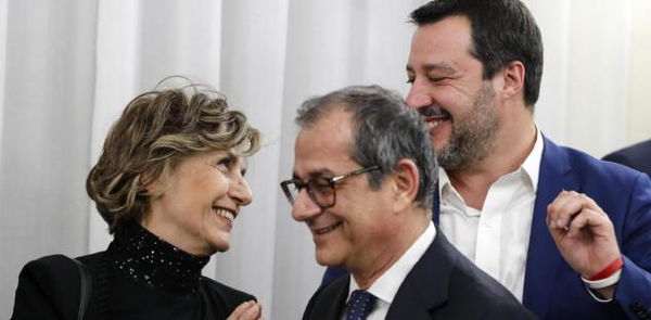 Salvini: «Tria si sbrighi o faccia il panettiere»