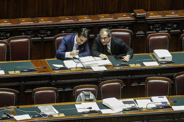 Banche, sì al rimborsi a “due binari” per i risparmiatori truffati