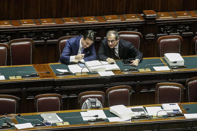 Banche, sì al rimborsi a “due binari” per i risparmiatori truffati article-post