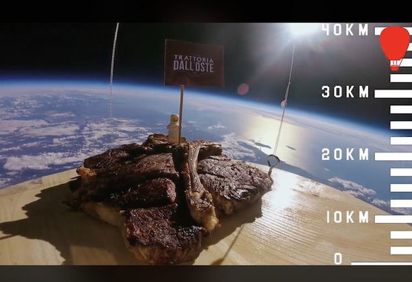 La storia della bistecca lanciata nello spazio