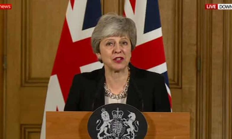 Theresa May continua a chiedere rinvii per Brexit e cerca l’aiuto di Corbyn