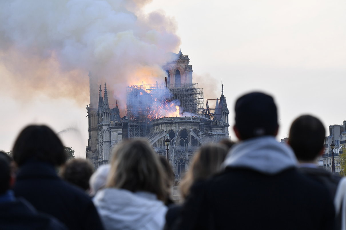 Non si potevano usare i canadair per spegnere l’incendio di Notre Dame (come voleva Donald Trump) article-post