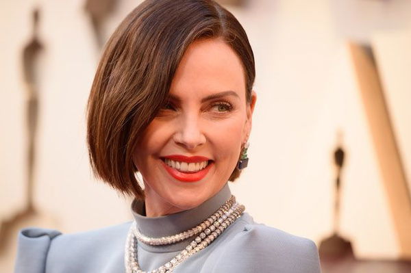 Charlize Theron: «Mio figlio è una ragazza e non c’è problema»