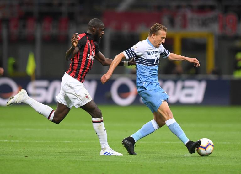 La vergogna degli ultrà della Lazio: «Questa banana è per Bakayoko» | VIDEO
