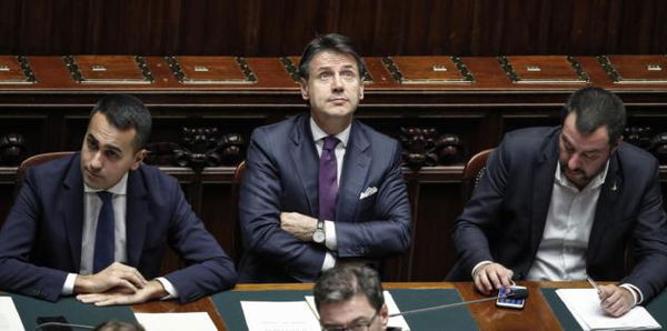 Il reclamo dei genitori al Garante per il video di Conte con i bambini di una scuola