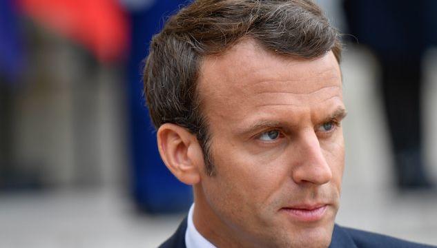 Emmanuel Macron ha tagliato l'insegnamento della lingua italiana nelle scuole francesi